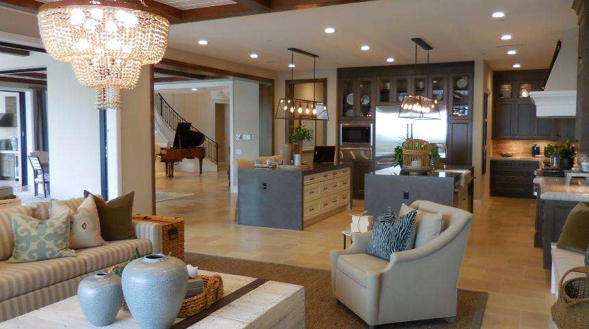 想当一名室内设计师,是自学还是报室内设计培训班?