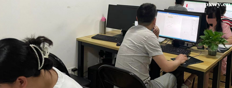 �ɶ������ƽ�����ѧУ�ļҺ�