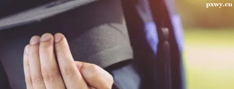 ͬ��ѧ����˶�ò��ÿ�