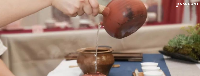 �Ϻ�ѧ������ѵ���ļҺ�