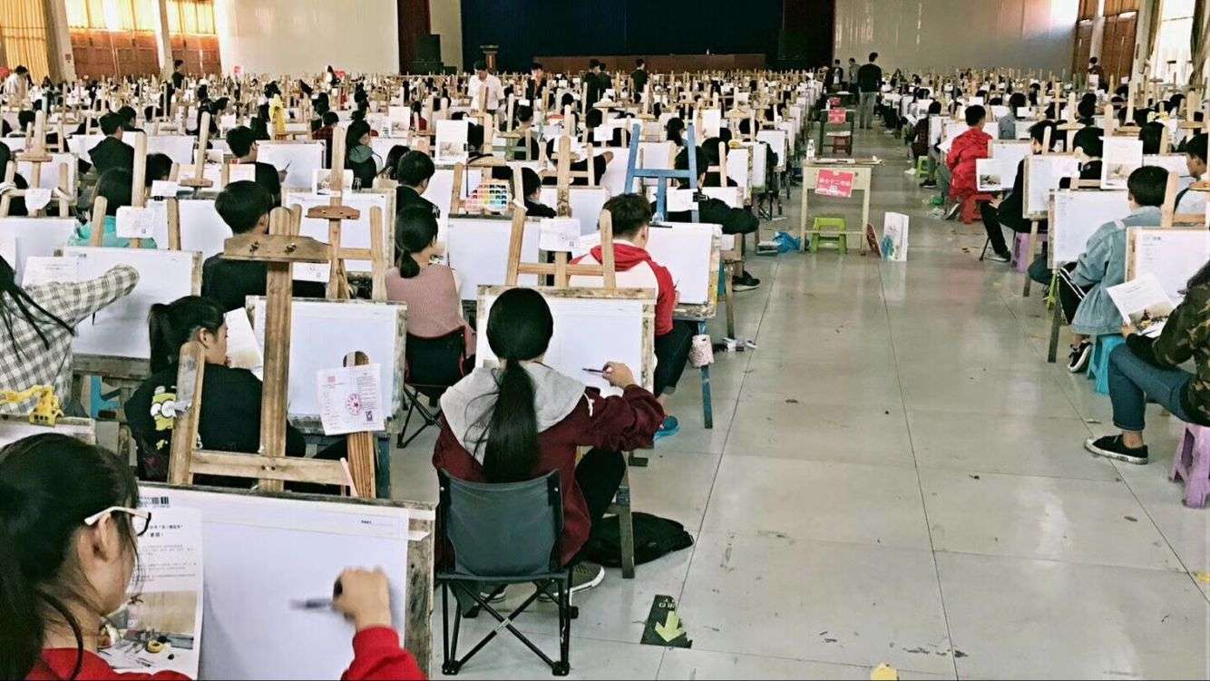 高一开始学美术参加艺考培训班来的及吗？