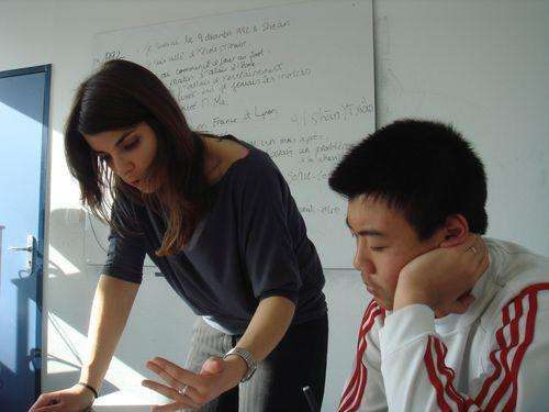 学习法语是适合线下自学还是线上培训