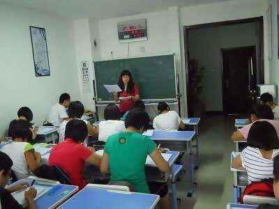 不上辅导培训班的孩子比那些上辅导培训班的孩子真的会落后吗?