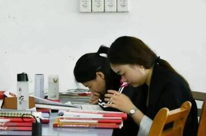 �뿼ר������ͬѧע����