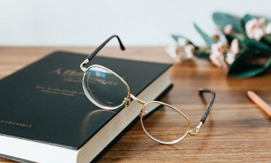 ר����Ӣ��ı�������