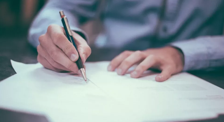 ��β���������һ�ݺϸ�ı����أ�