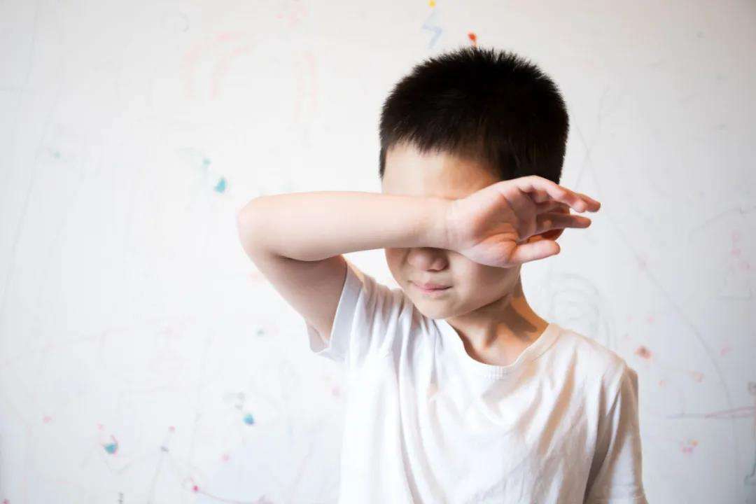 ���ӽ����ഺ�ڸ�ĸ��Ҫ�̵��ļ��£��ٿ�