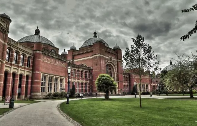 Ӣ����ѧ����֮���贺��˶ʿ�γ̵Ĵ�ѧ����