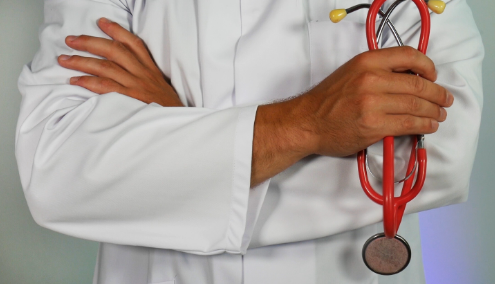 �ٴ�ҽʦ�����е�����ϵͳ֪ʶ��