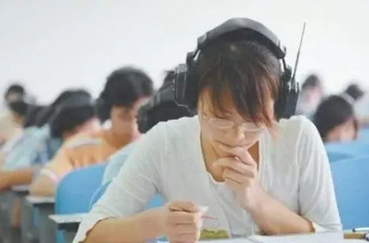 ��ʦ�ʸ�֤����һ���м��ν��ʱ��Ի���