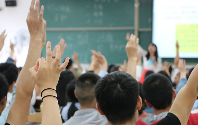 ���н�ʦ�ʸ�����������Щ