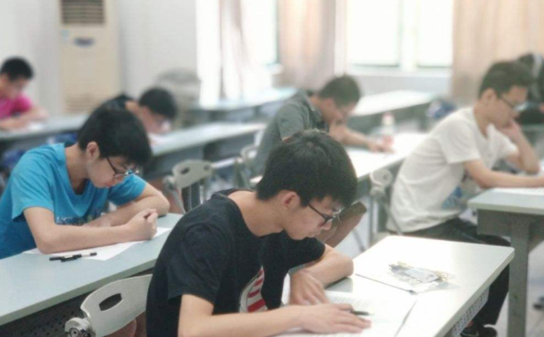 ���˸߿���ôѡרҵ