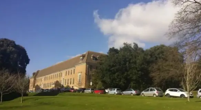 ����Ӣ����ѧ������רҵ��ԺУ�Ƽ�