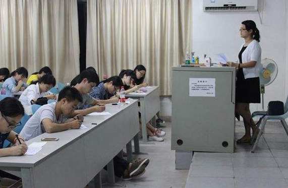 高中教师资格证可以教小学吗