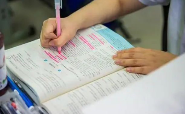 ���б�ҵ�ܿ����֤��