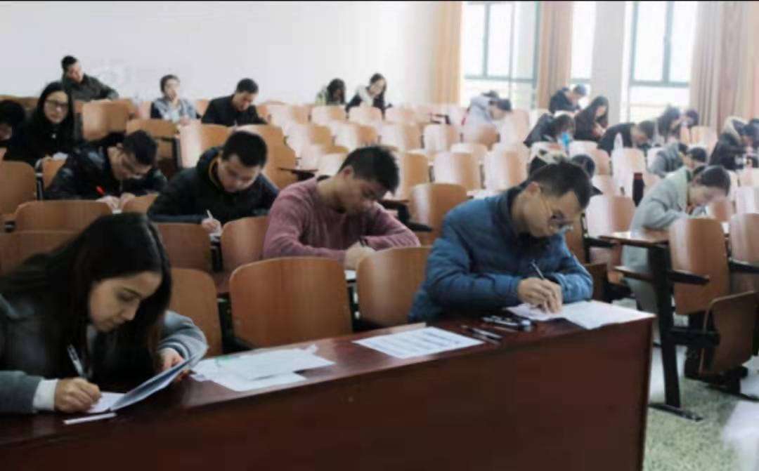 ����Ա������������������