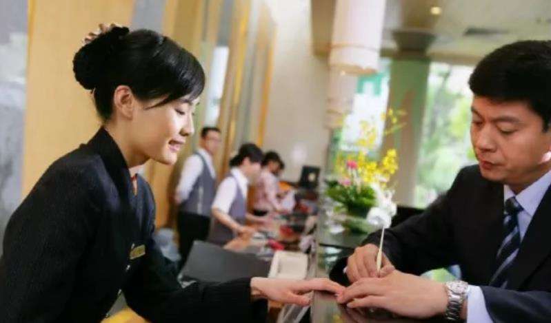 ���ھƵ����ʦ�����˽���٣�