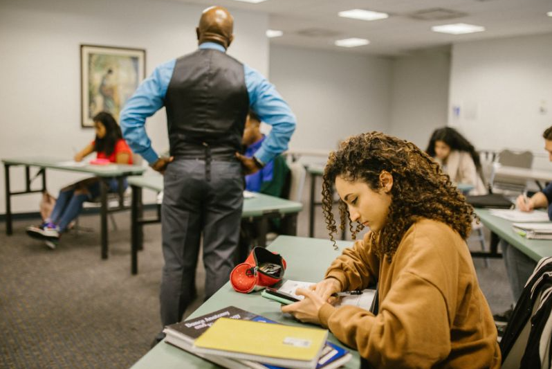 �м�����ʦ���Կ�������