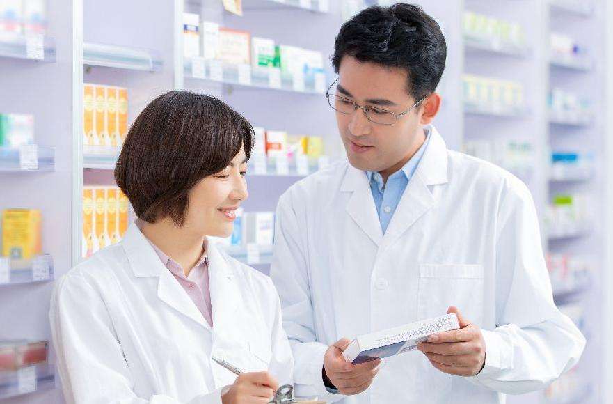 ����ִҵҩʦ��˫֤�б�Ҫ��