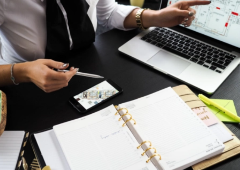 �߼�����ʦ������ʲô��������