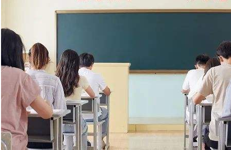 �������½��μӽ�ʦ�ʸ�����