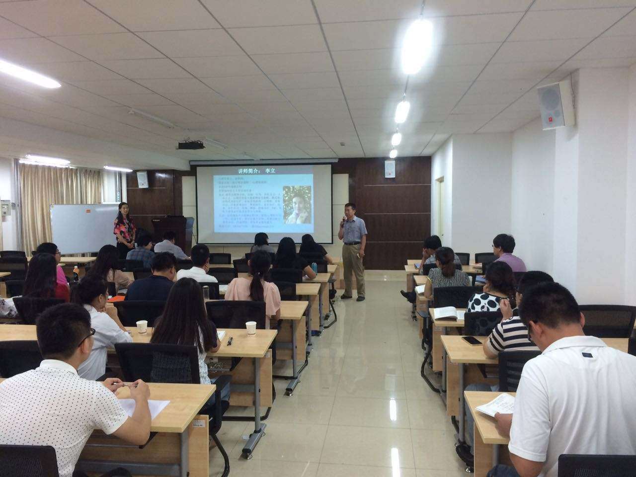 ���ѡ��������ѯʦ��ѵѧУ