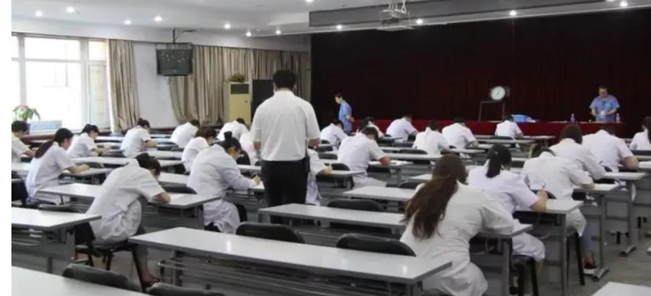 ���ȡ��ִҵҽʦ�ʸ�֤