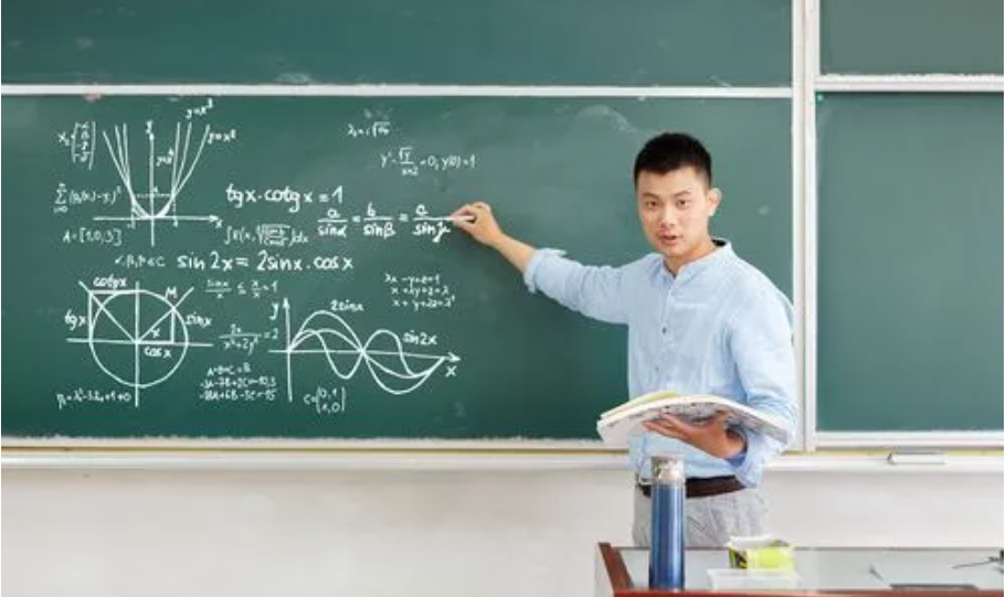 ��ô�鿴��ʦ�ʸ��϶�������