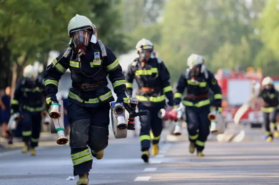 ������ʩ����Ա֤�麬������ô��