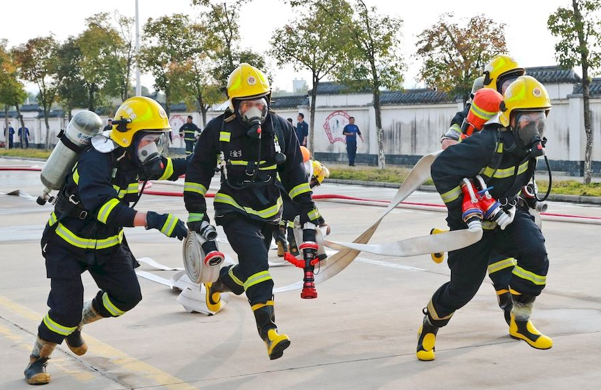 ������ʩ����Ա�м��������� ʲôѧ�����Կ�