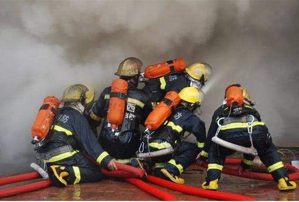 �м�������ʩ����Ա֤��ô���� ������������Щ