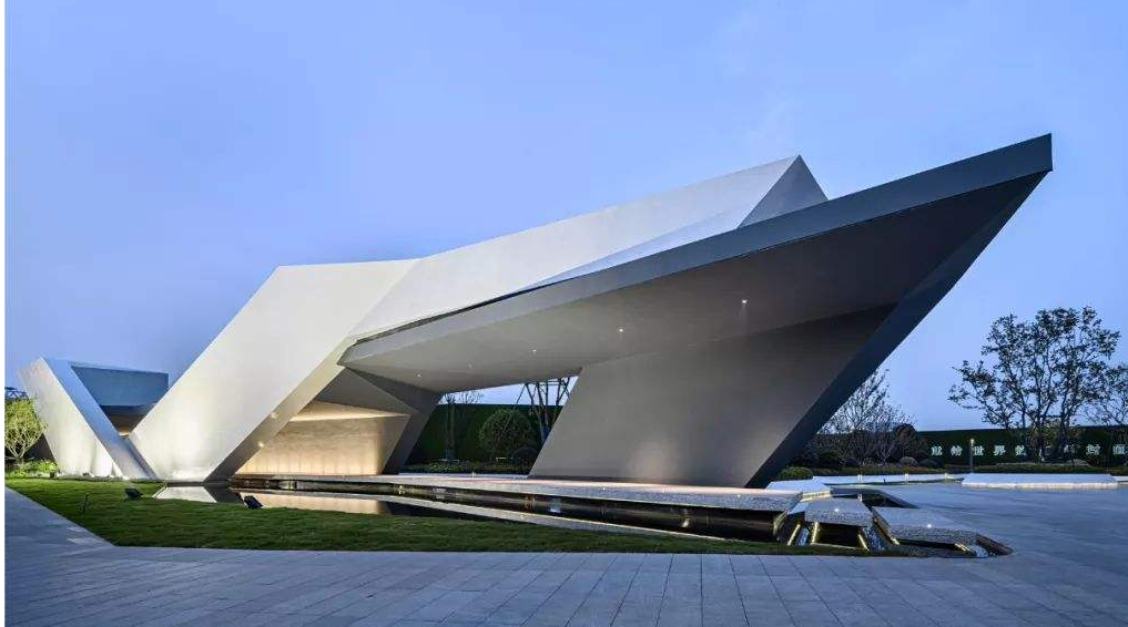 电大中专能考二建吗