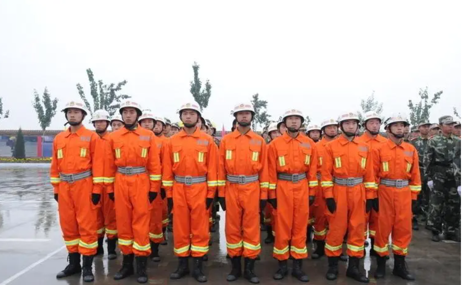 һ����������ʦ֤���ﱨ�� ��Ҫʲô����