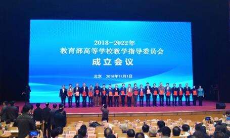 ��У��ʦ����������� ��ʦ�ǵ�һ����