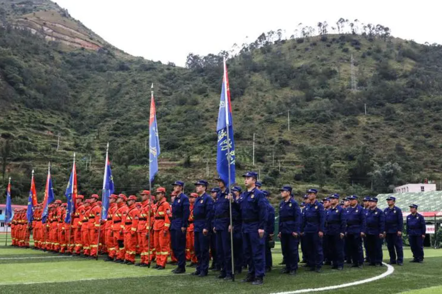 ����ְҵ�ʸ�֤�鱨������