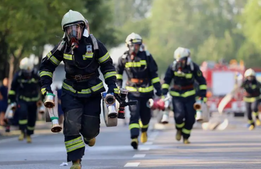 �г�������Ա֤�Ĺ��ʴ��� ������Աһ���¶���Ǯ