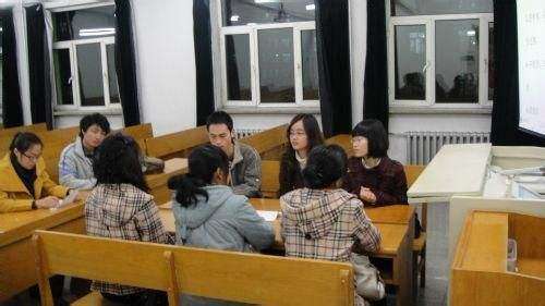 ����Ա�������쵼С��������β��ֲݸ�ֽ