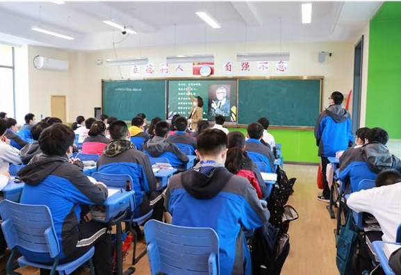 �е�ְҵѧУ��ʦ�ʸ�֤��ô��