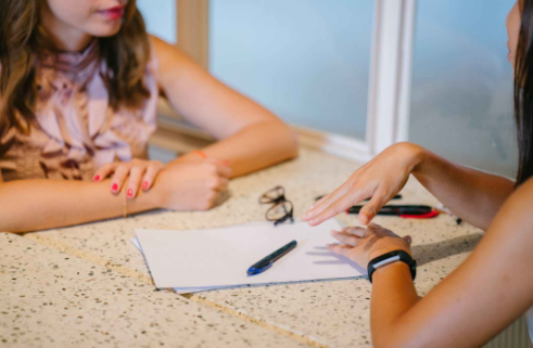 ������ѯʦ���Է����໥�����۸���