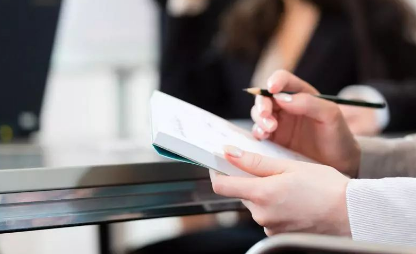 ��ѯ����ʦ���Զ������շ���