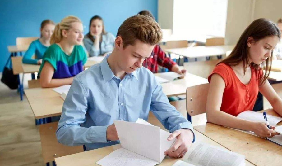 �����ĸ�רҵ�Ƚ����� ����רҵ����Щ