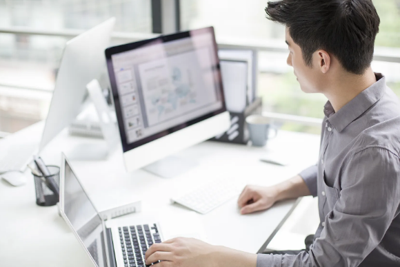 ����it��ѵѧУ