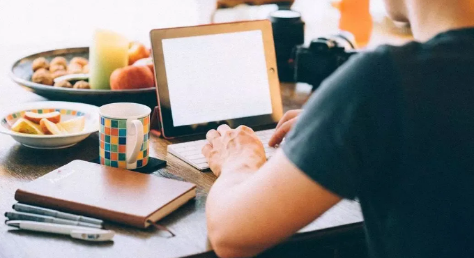 ��˼���и�������ѡ�ĸ����׵ø߷֣�