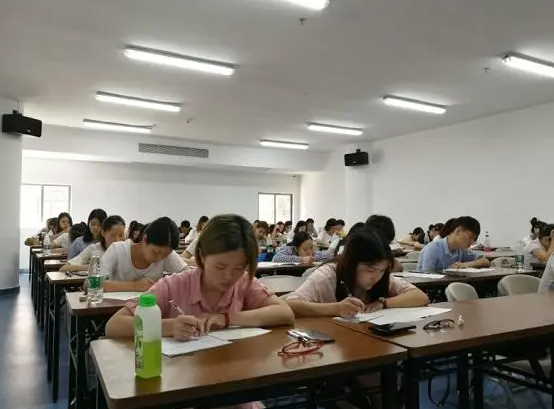 �������Ŵ�ѧ���ڼ��� ��ʲô���ʵĴ�ѧ