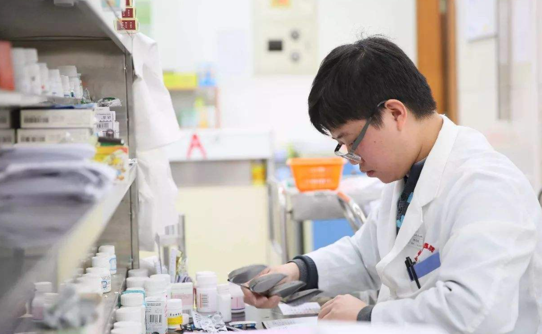 ���˴�ר���Կ�ִҵҩʦ֤�� ��רҵҪ����