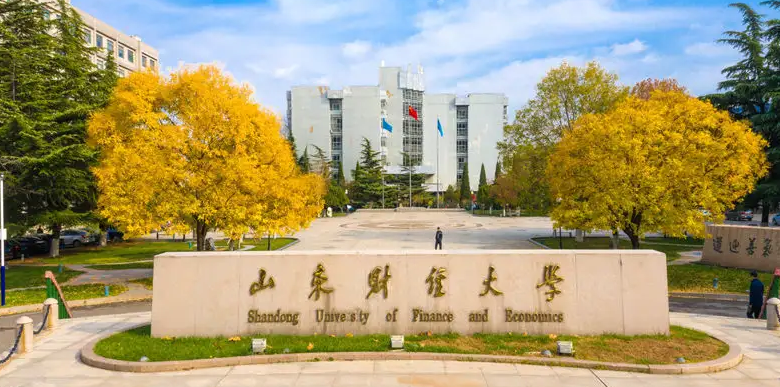 ɽ���ƾ���ѧ��ѧ���и��Է�����