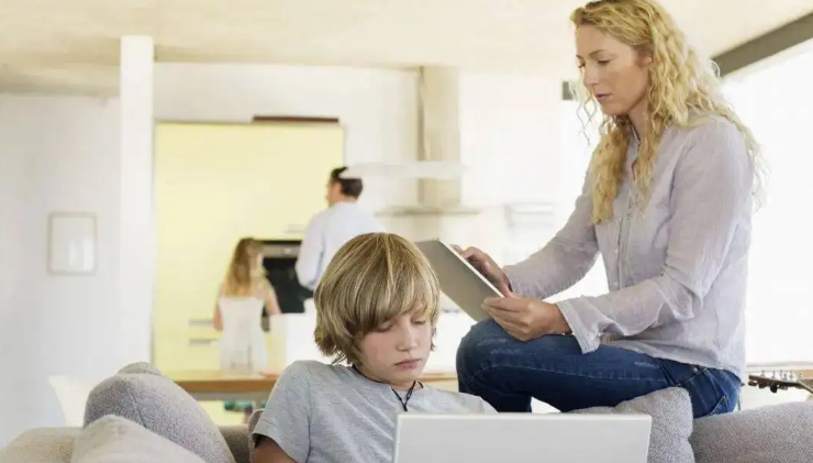 �ഺ��������Ů����