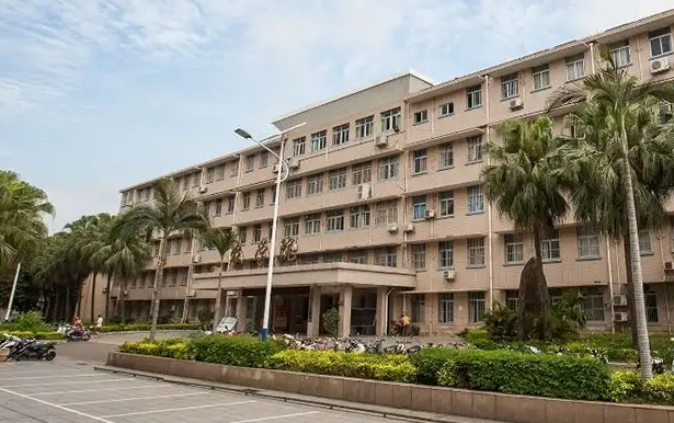 ���е���b��ѧУ