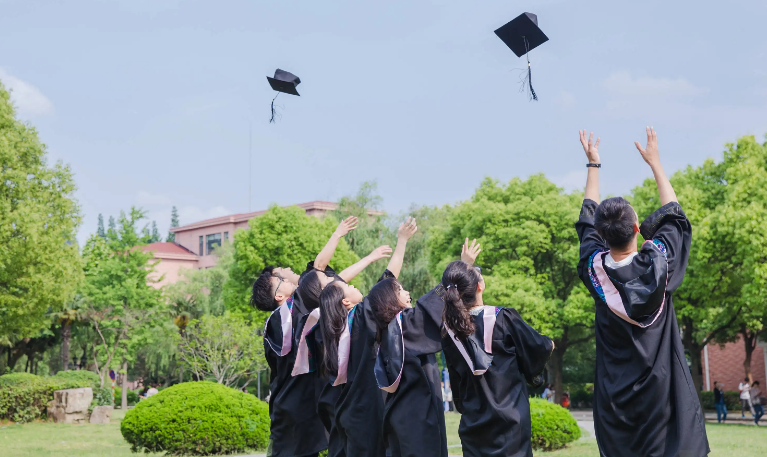 ���ڱ���ѧ�����ҳ����� ����Щ�ô�