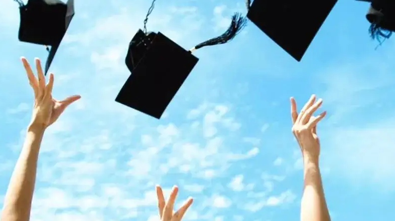 ���б������̽���